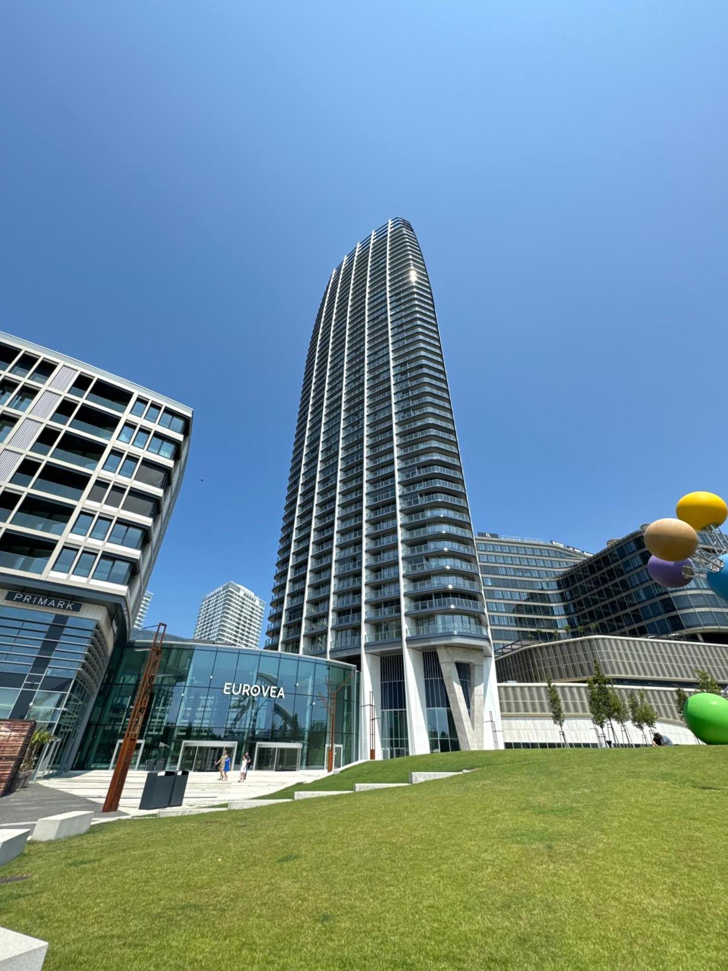 Nikas Eurovea Apartments - Free Parking Bratislava Exterior photo